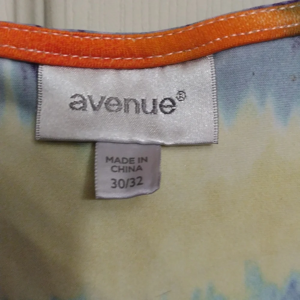 Avenue rainbow watercolor poly blend SS dress with ruffle hem size 30/32 - Picture 3 of 6